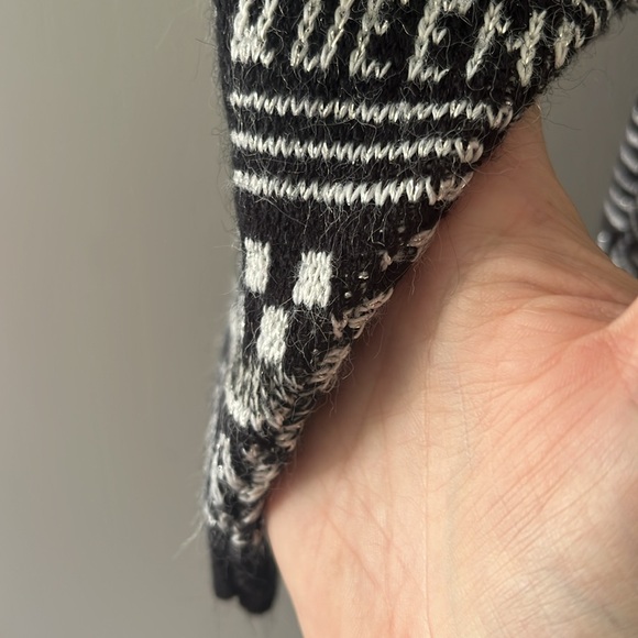 Vintage Newspaper Print Pullover Sweater Crew Neck Metallic Lurex Black White - Picture 7 of 8